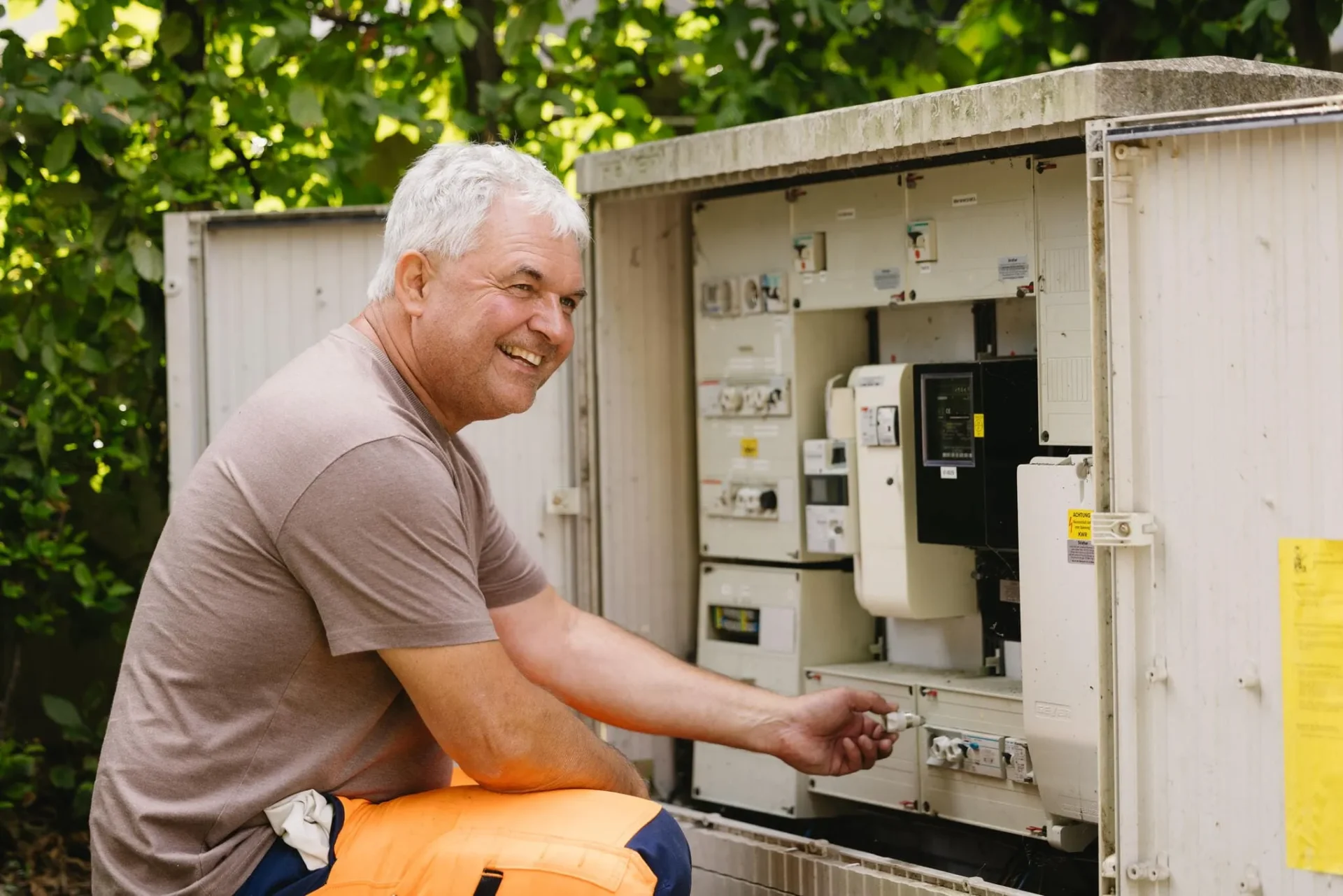 Fachelektriker der Werkhöfe, Bereich Elektrik am Stromkasten